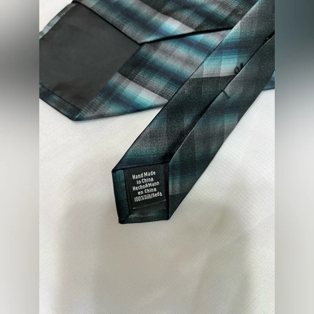 Van Heusen Blue Striped Diamond Pattern Silk Tie